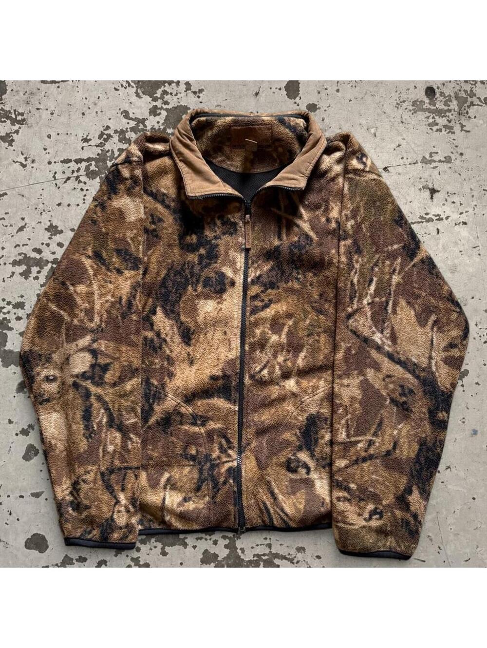 Mens vintage legendary whitetail camo fleece jacket in size L